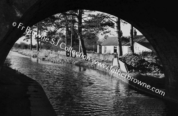 HOUSE BY CANAL